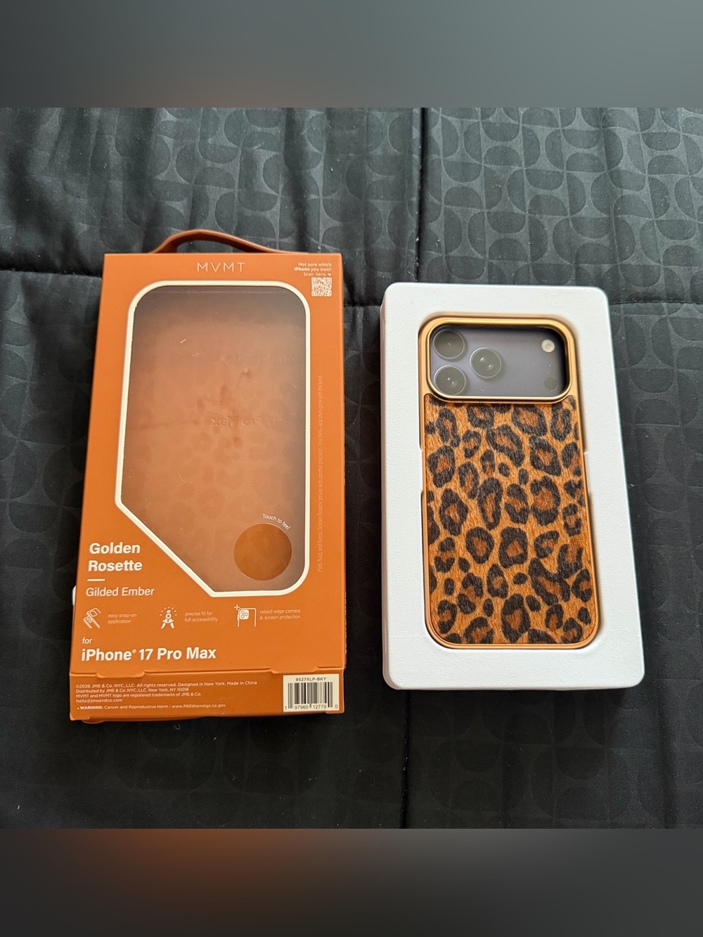 textured iphone 17 pro max leopard print phone case